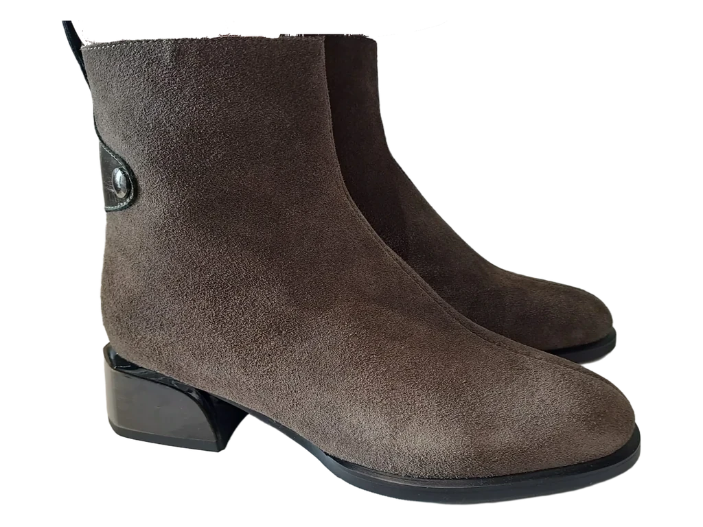 Bottine Bandar en daim taupe, talon trotteur