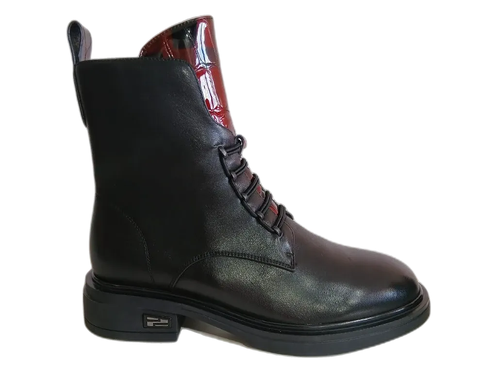 Bottine Bajisme en cuir noir, empiècement verni bordeaux et lacets